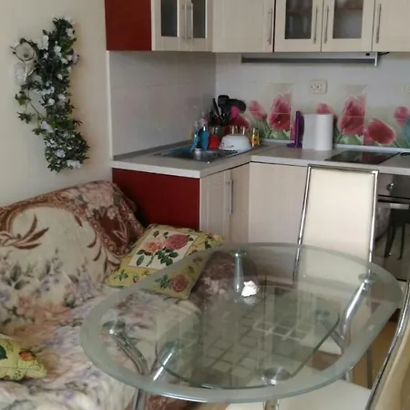 Private In Family Iris * نيسيبار